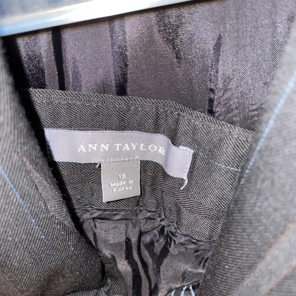 Ann Taylor 2-piece pin striped business suit - Picture 4 of 4